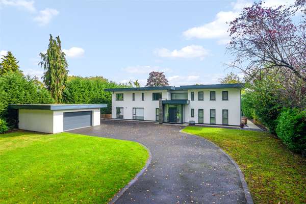 House Brooks Drive in Trafford