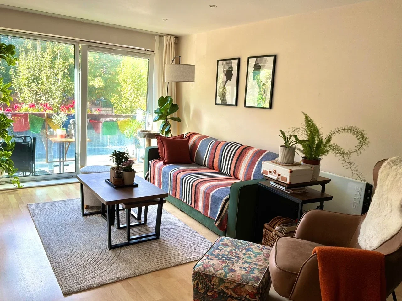Flat Rotherhithe Street in Greater London