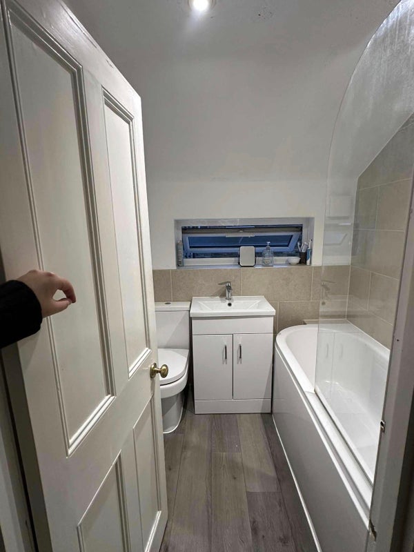 Room Haldon Road in Greater London