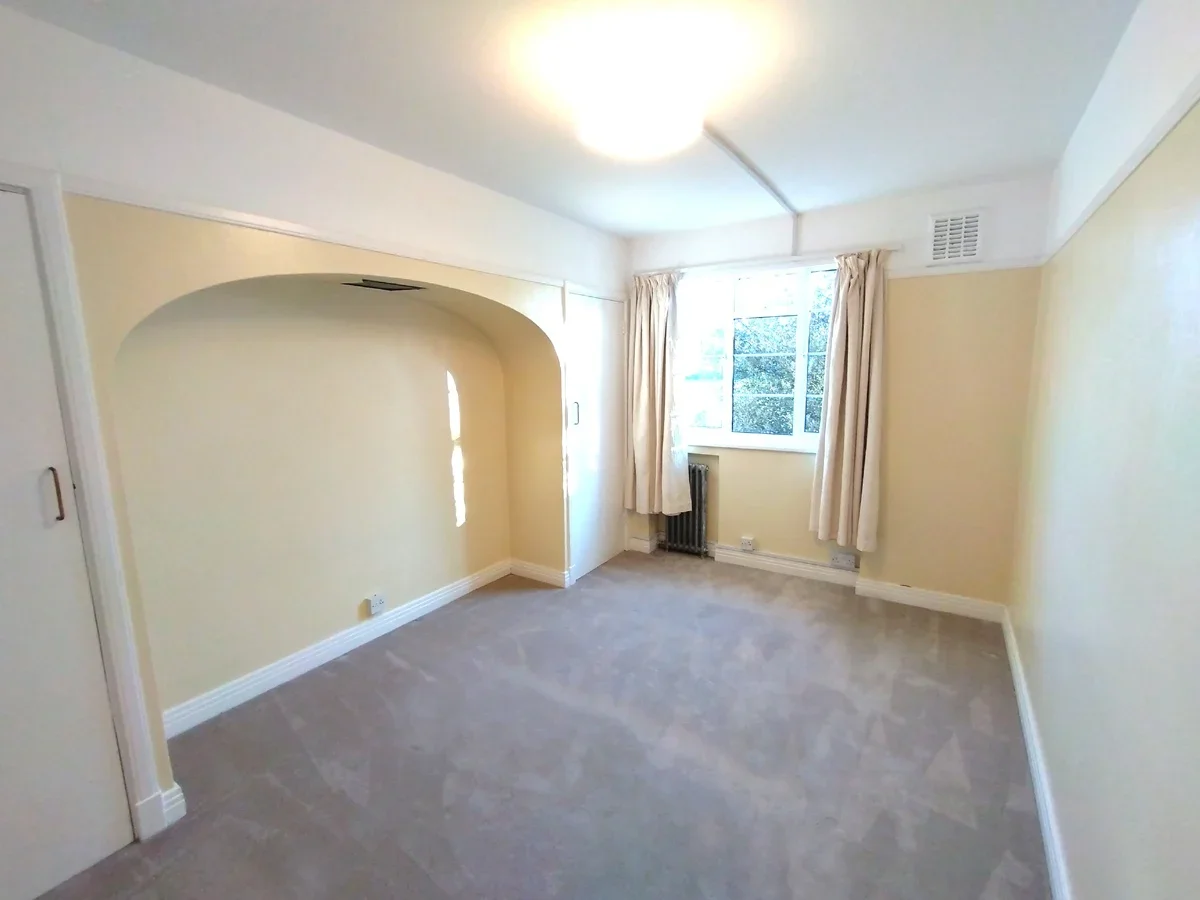 Flat Courtlands in Greater London