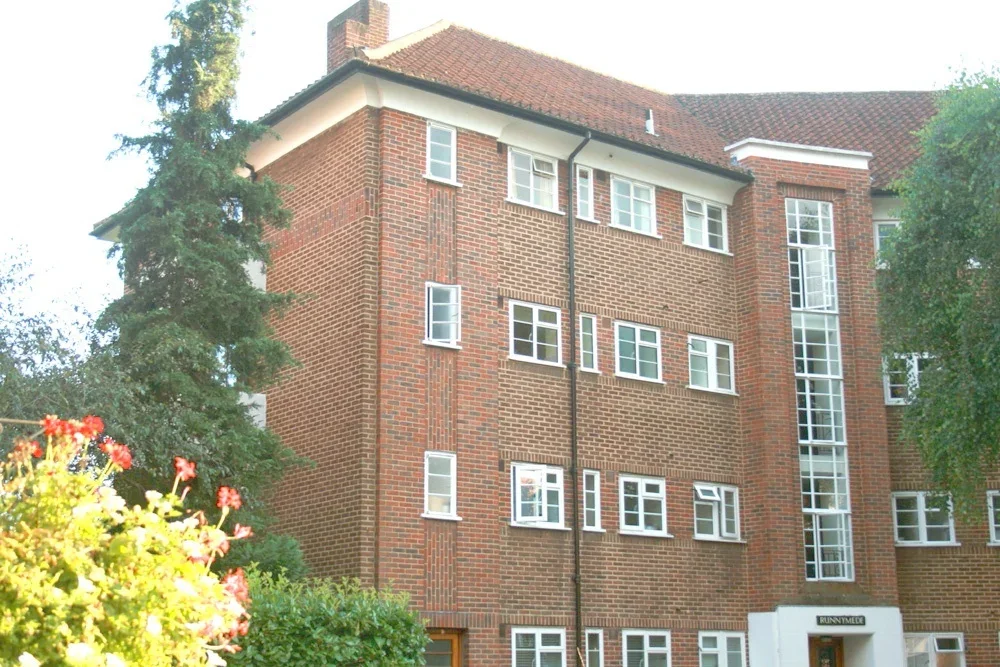 Flat Courtlands in Greater London