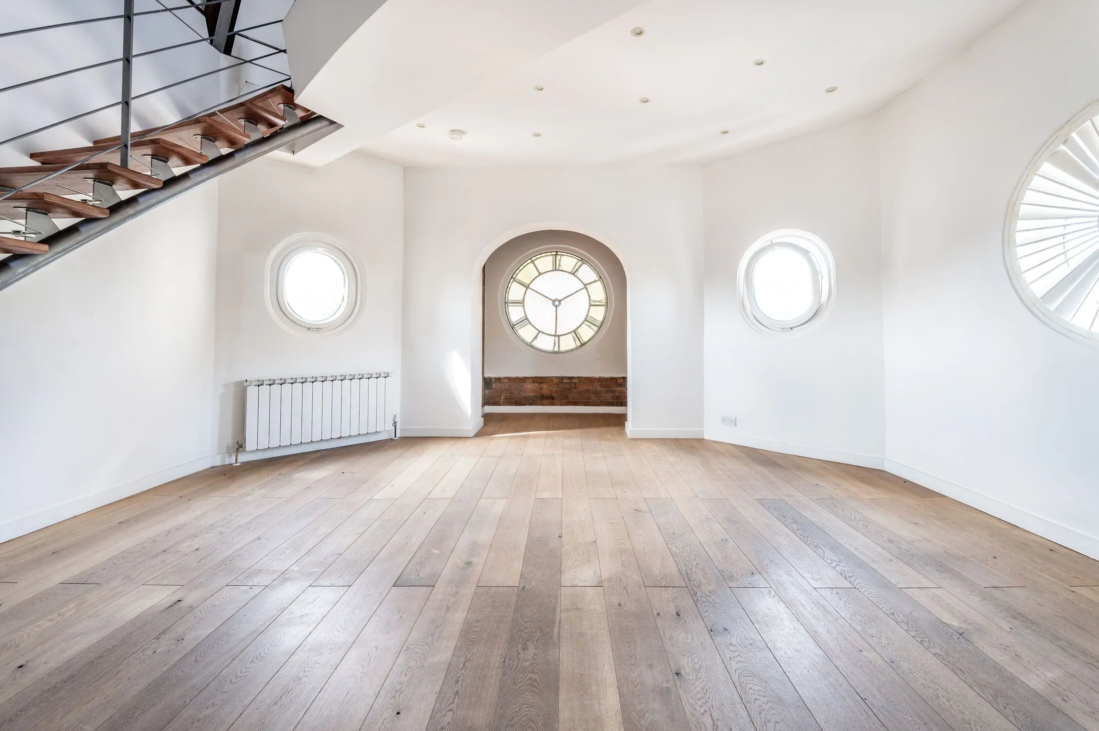 Flat Tooley Street in Greater London
