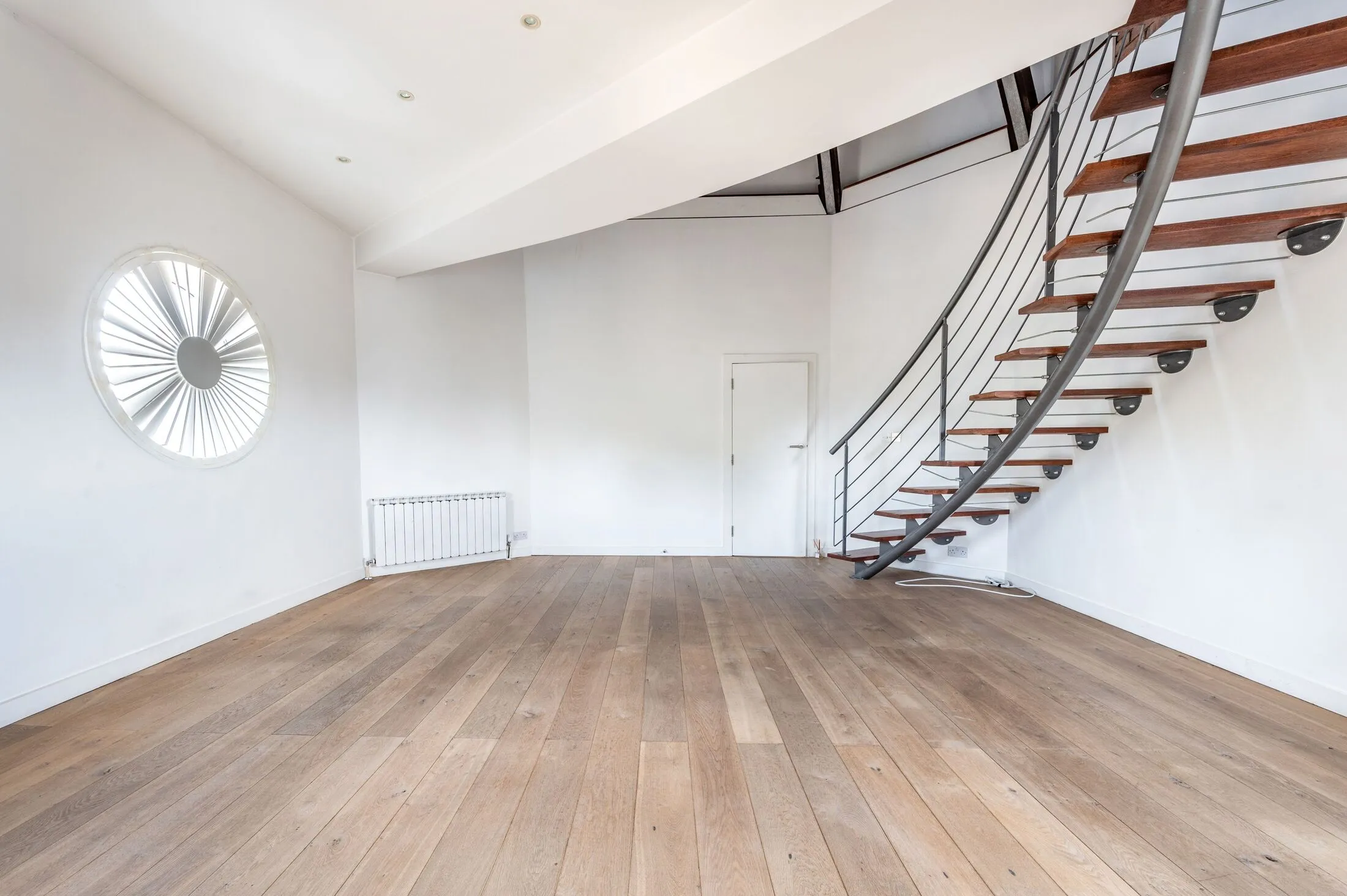 Flat Tooley Street in Greater London