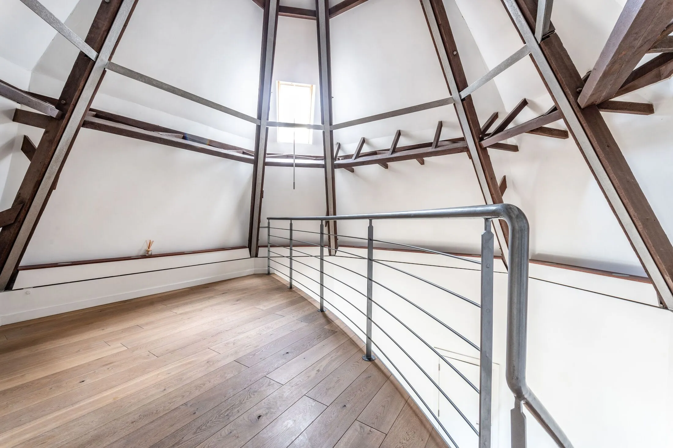 Flat Tooley Street in Greater London