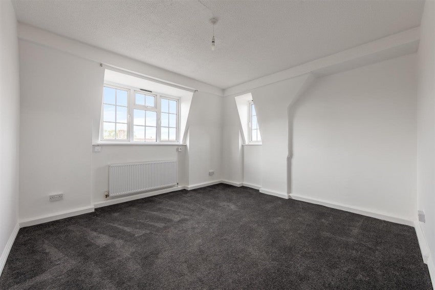 Flat Castillon Road in Greater London