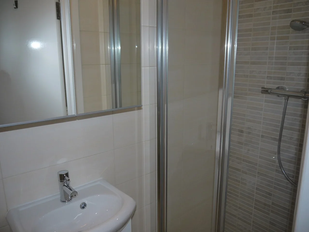 Flat Golders Green Road in Greater London