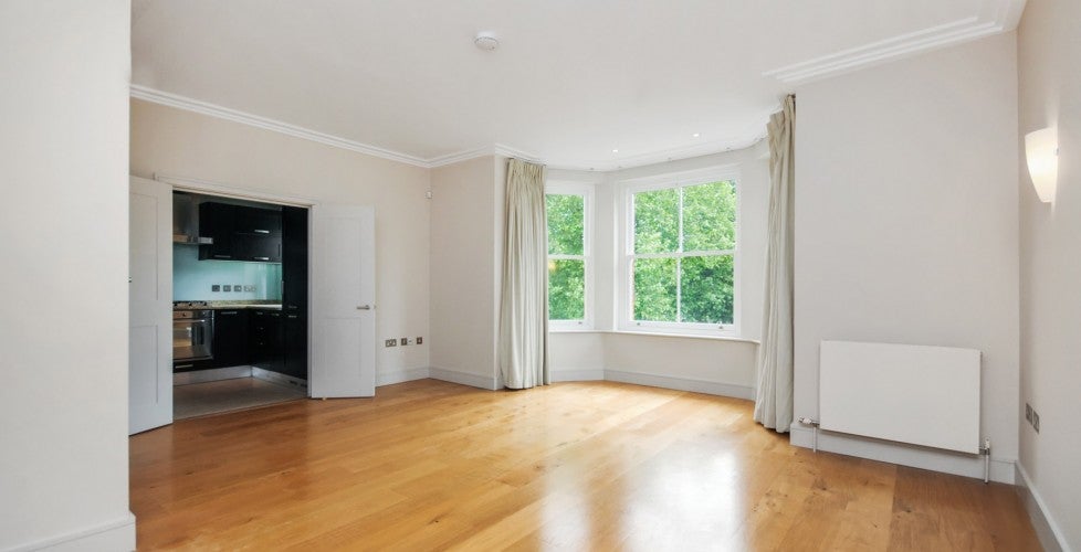 Flat North Side Wandsworth Common in Greater London