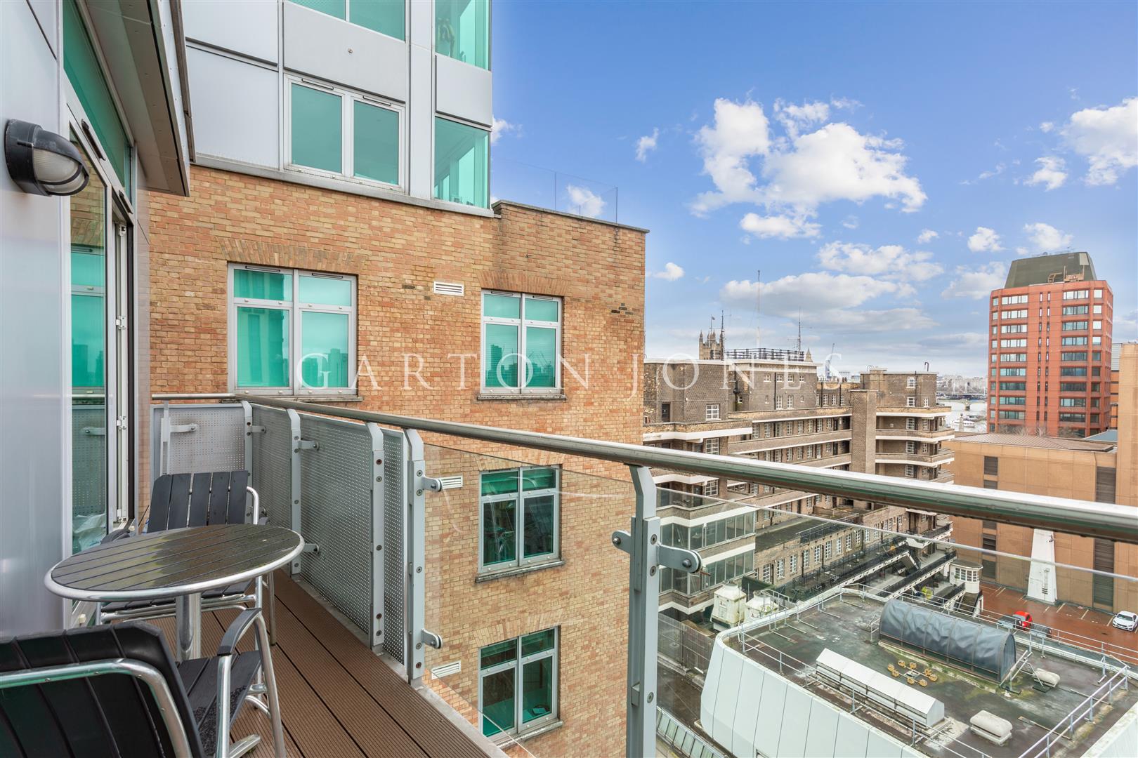 Flat Albert Embankment in Greater London