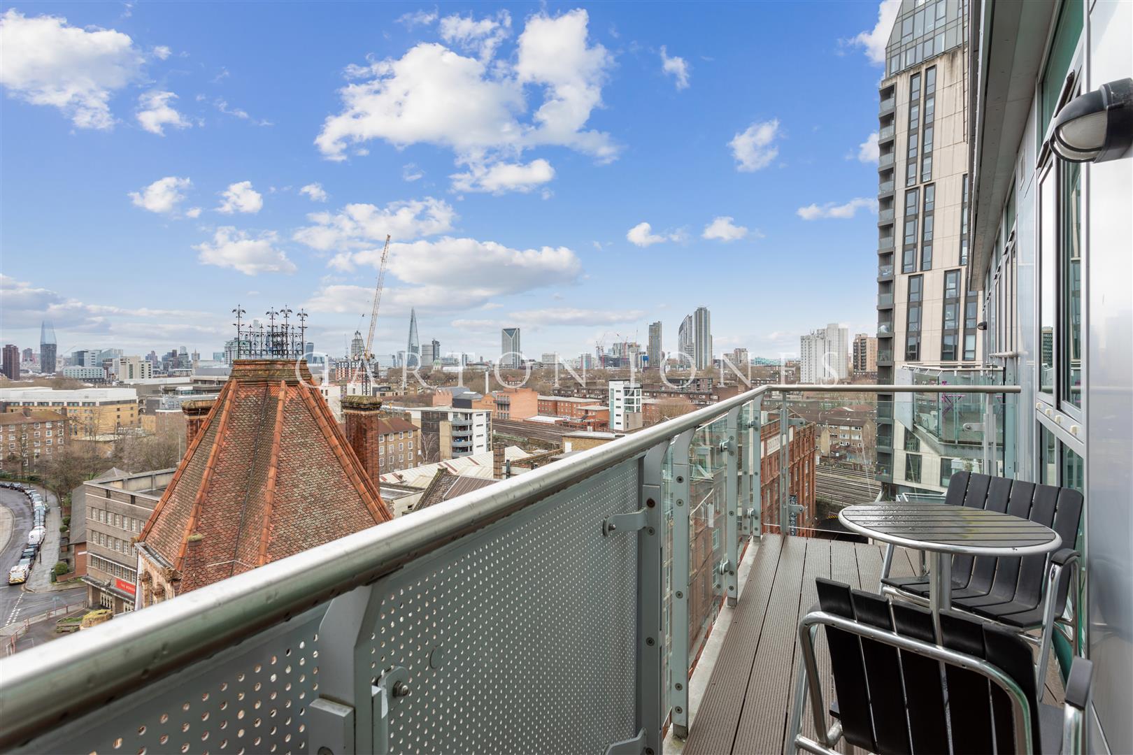 Flat Albert Embankment in Greater London