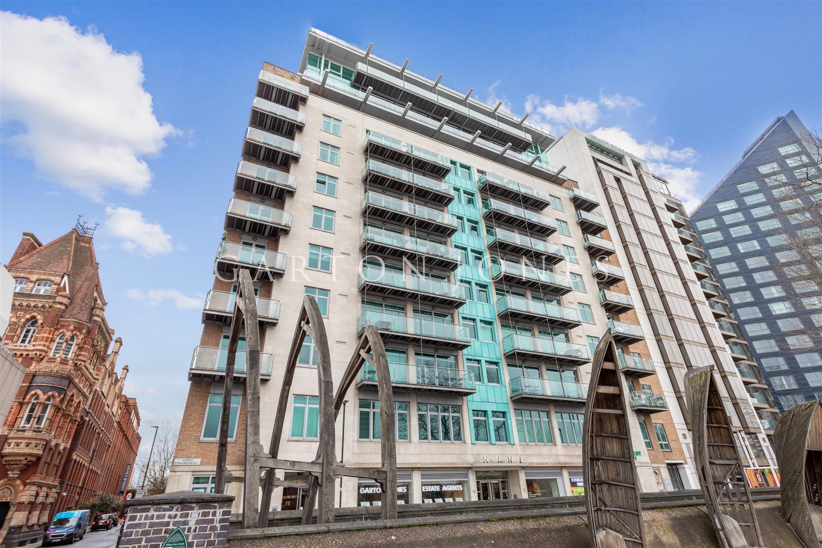 Flat Albert Embankment in Greater London