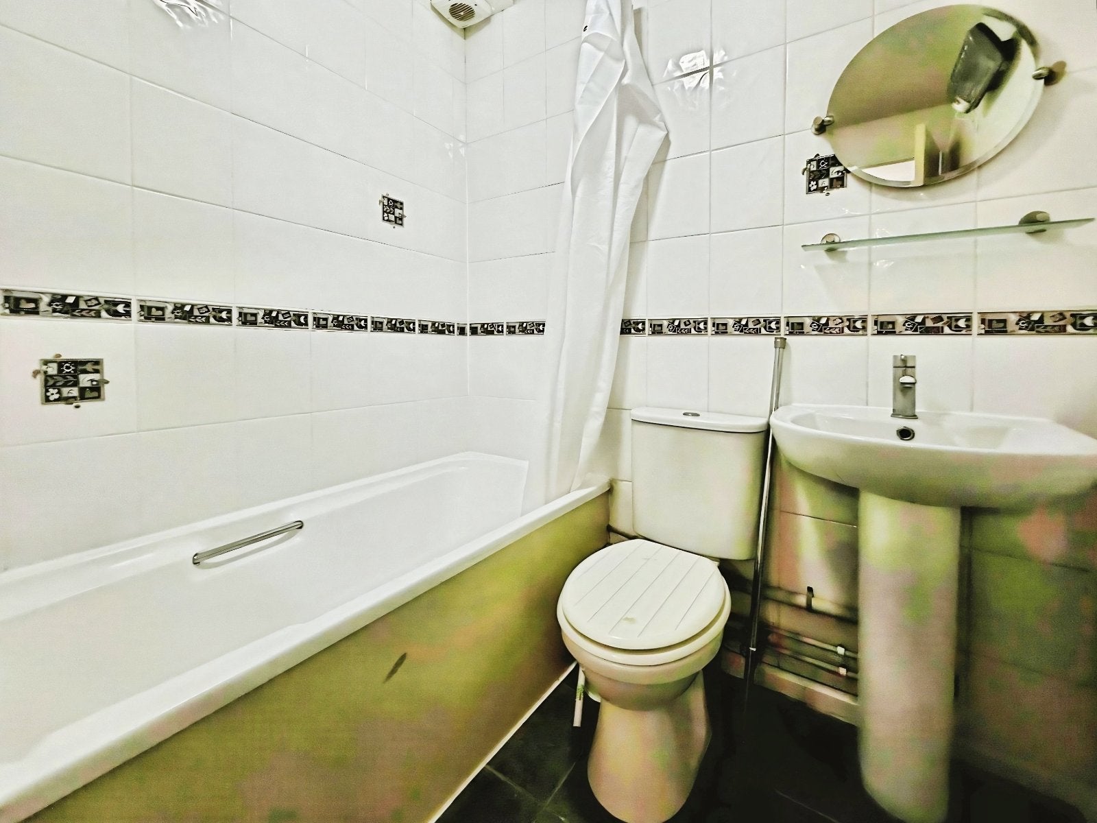 Flat Chantrell Court in Leeds