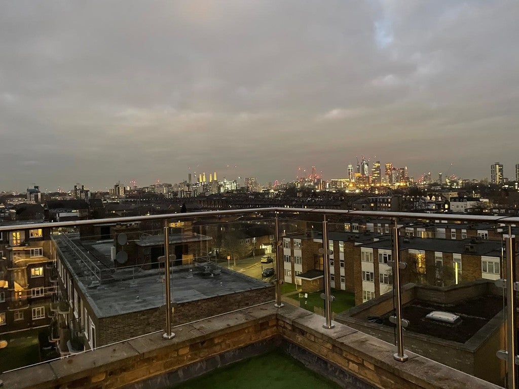 Flat Lavender Hill in Greater London