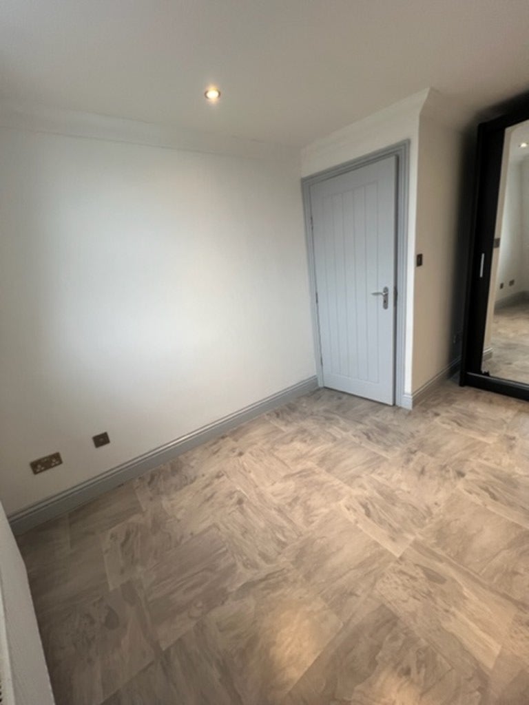 Flat Lavender Hill in Greater London