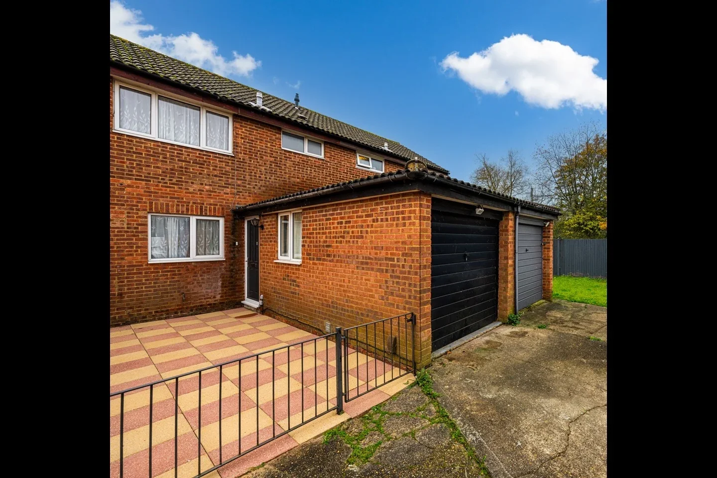House Lombardy Way in Hertsmere
