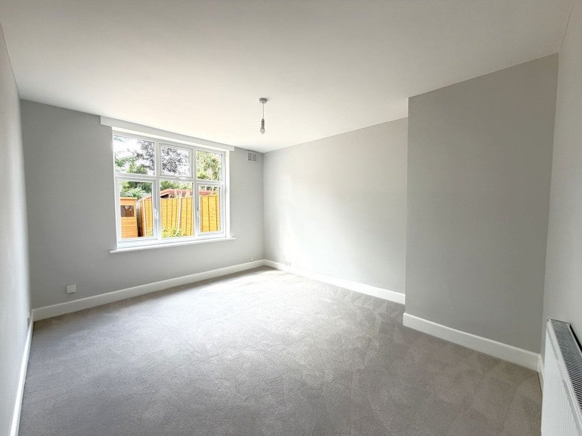 Flat Saint Hilda's Avenue in Borough of Spelthorne