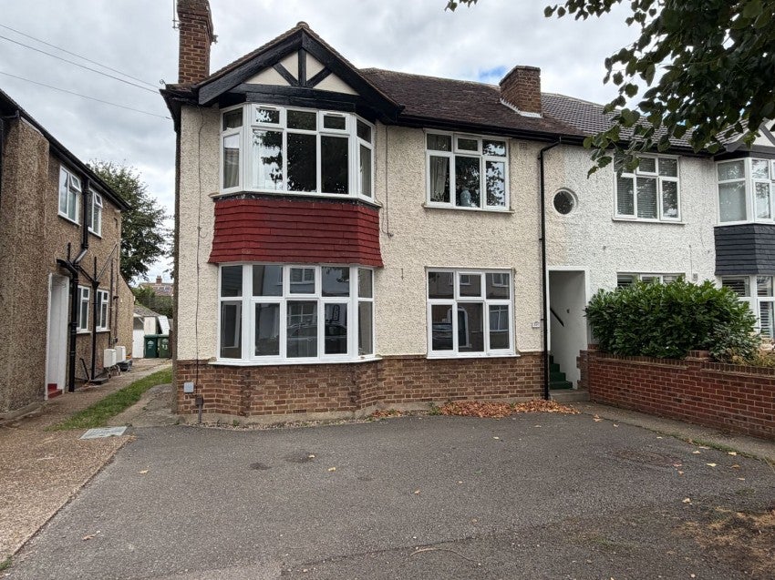 Flat Saint Hilda's Avenue in Borough of Spelthorne