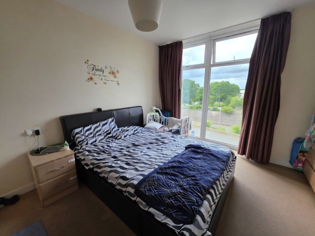 Room Lauriston Close in Manchester