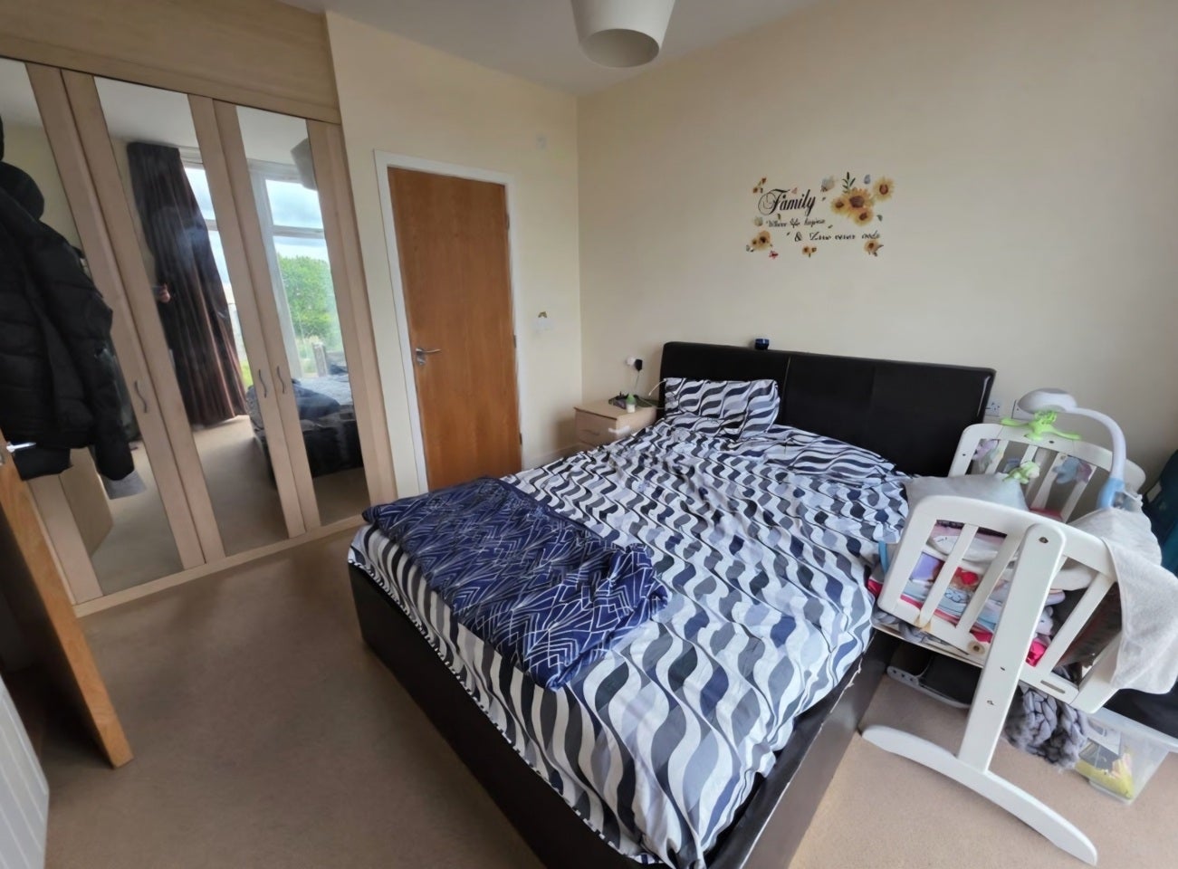 Room Lauriston Close in Manchester