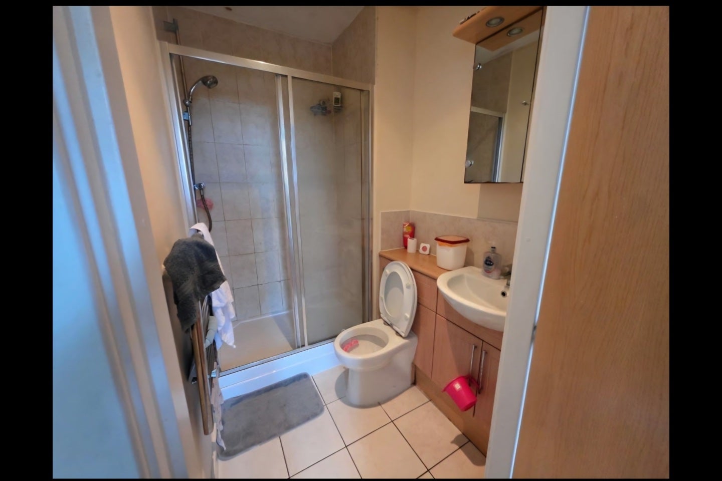 Room Lauriston Close in Manchester