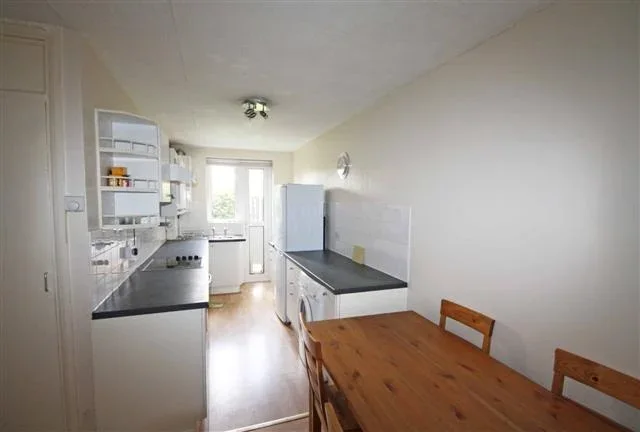 Flat Sutherland Grove in Greater London
