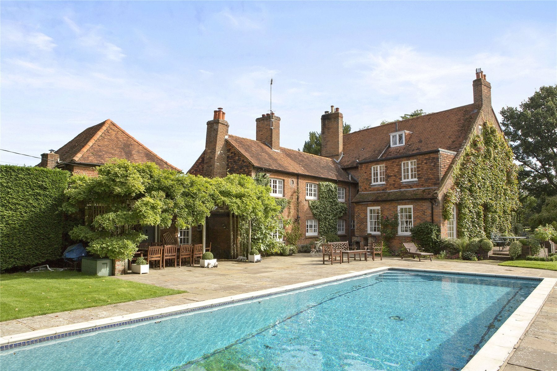 House Elvedon Road in Elmbridge