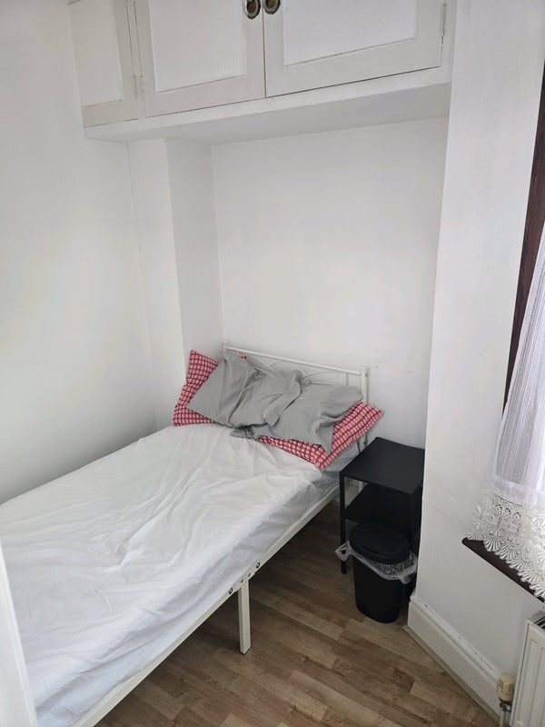 Room Flamsted Avenue in Greater London