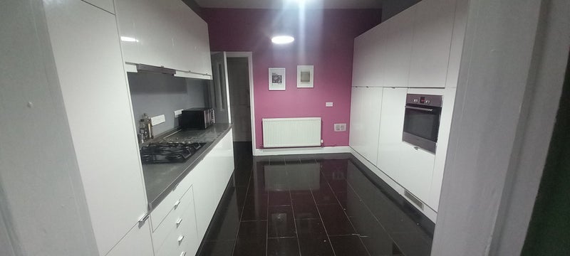 Room Neville Road in Crosby