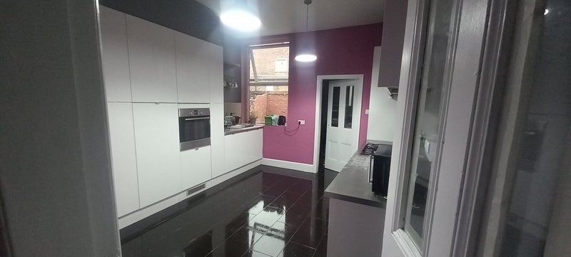Room Neville Road in Crosby
