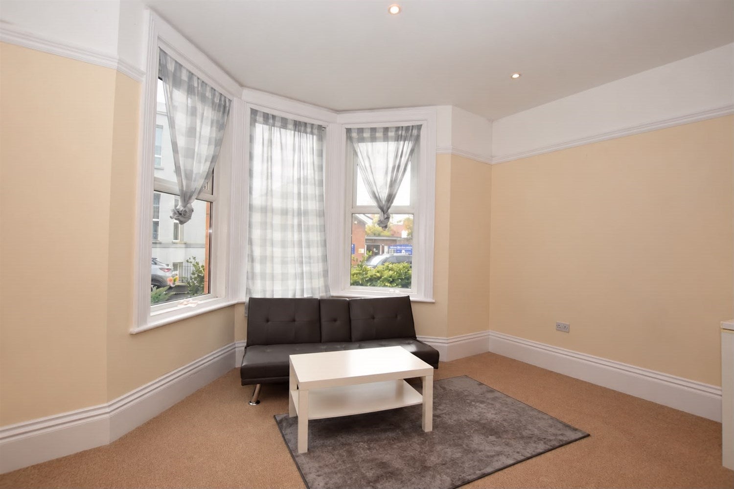 Flat Clarence Road in Arun