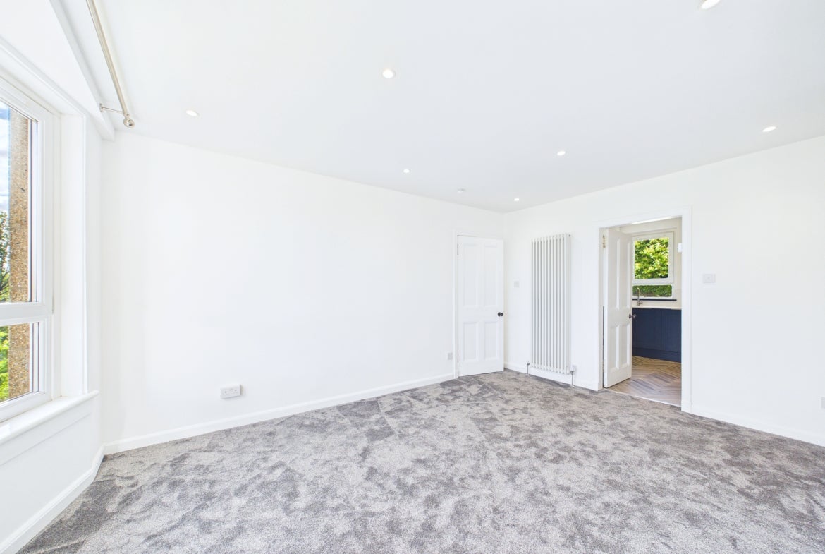 Flat Brassey Street in Glasgow