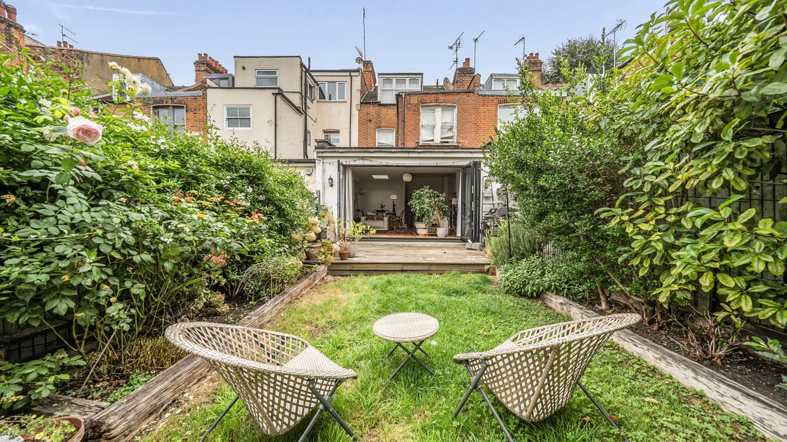 Flat Priory Road in Greater London