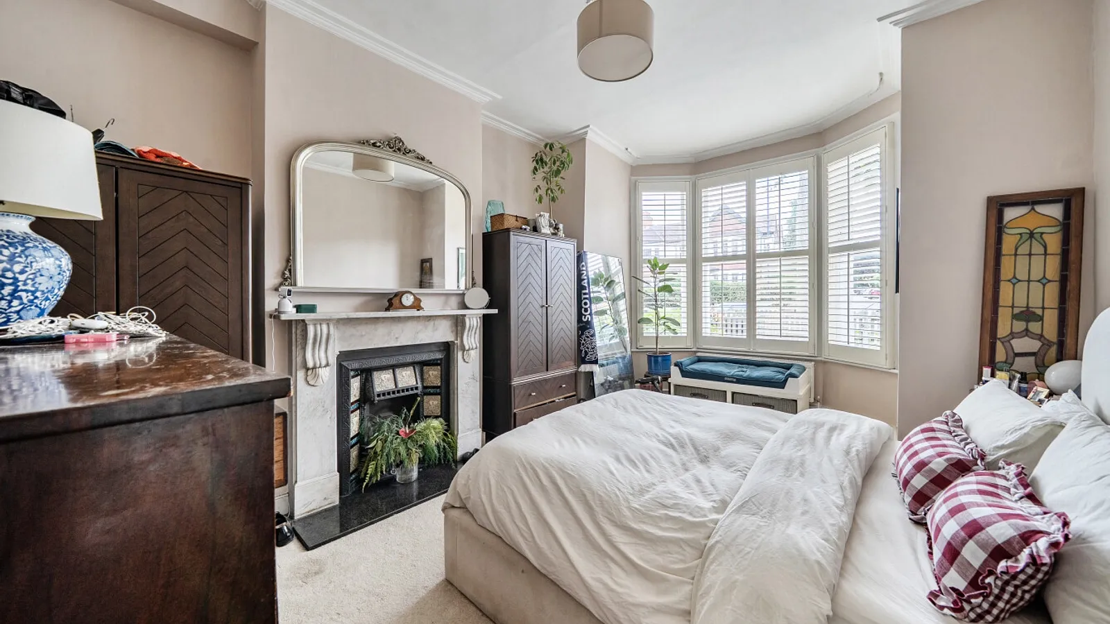 Flat Priory Road in Greater London