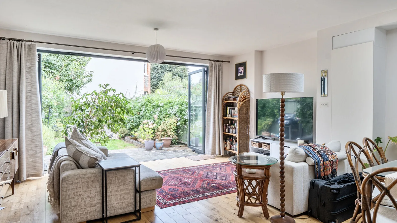 Flat Priory Road in Greater London