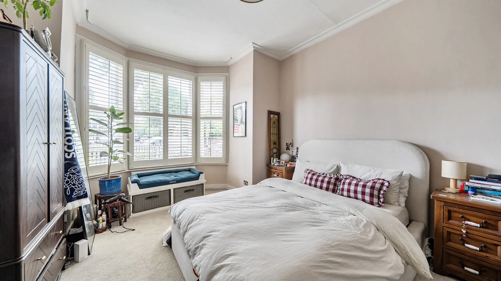 Flat Priory Road in Greater London