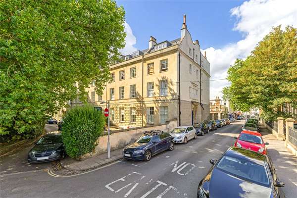 Flat Rodney Place in Bristol