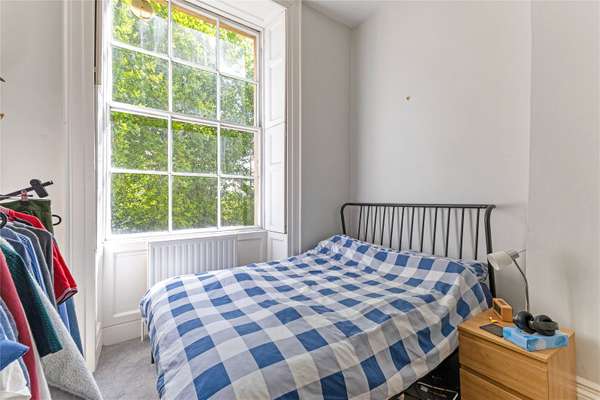 Flat Rodney Place in Bristol