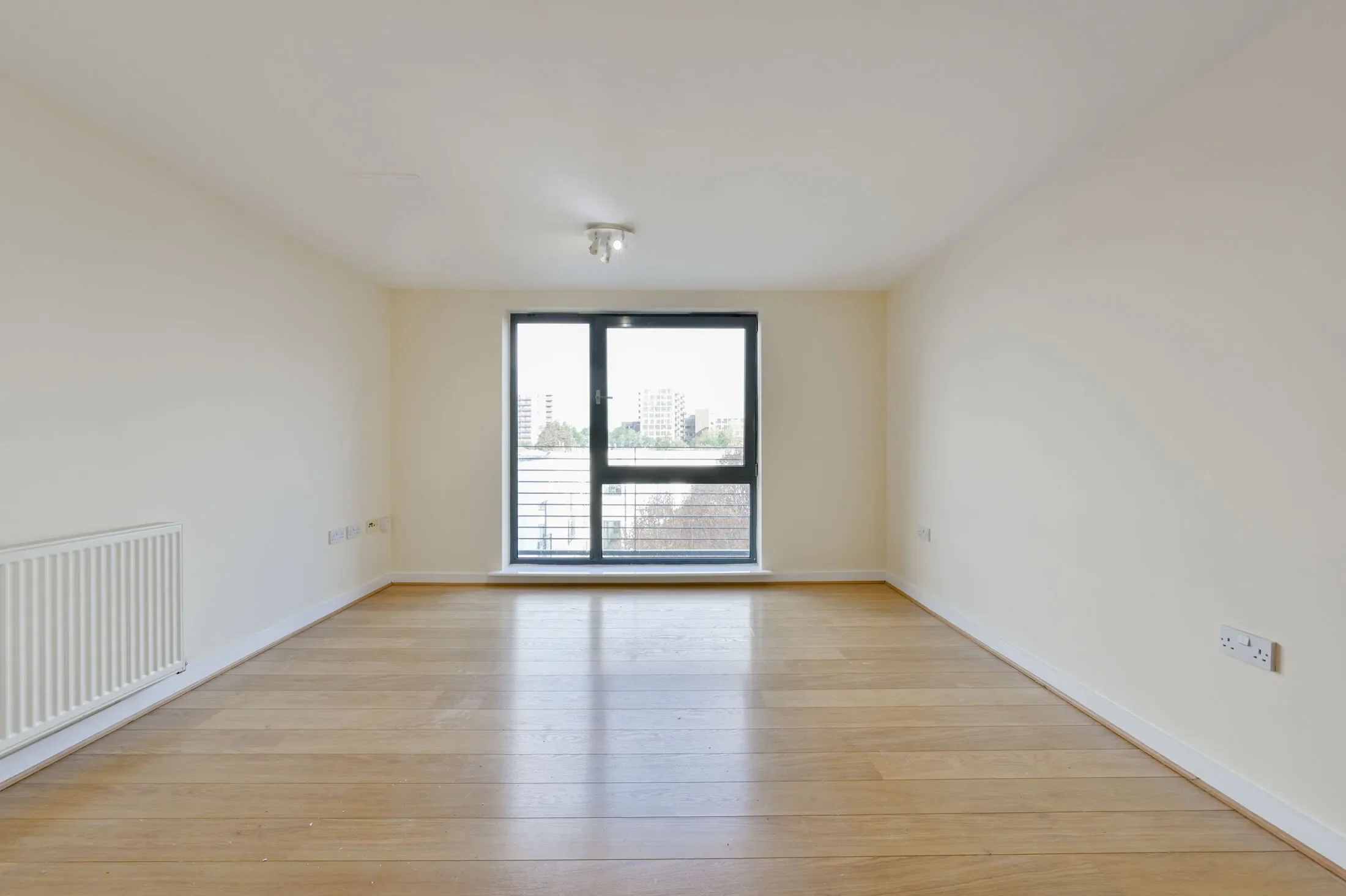 Flat Uxbridge Road in Greater London