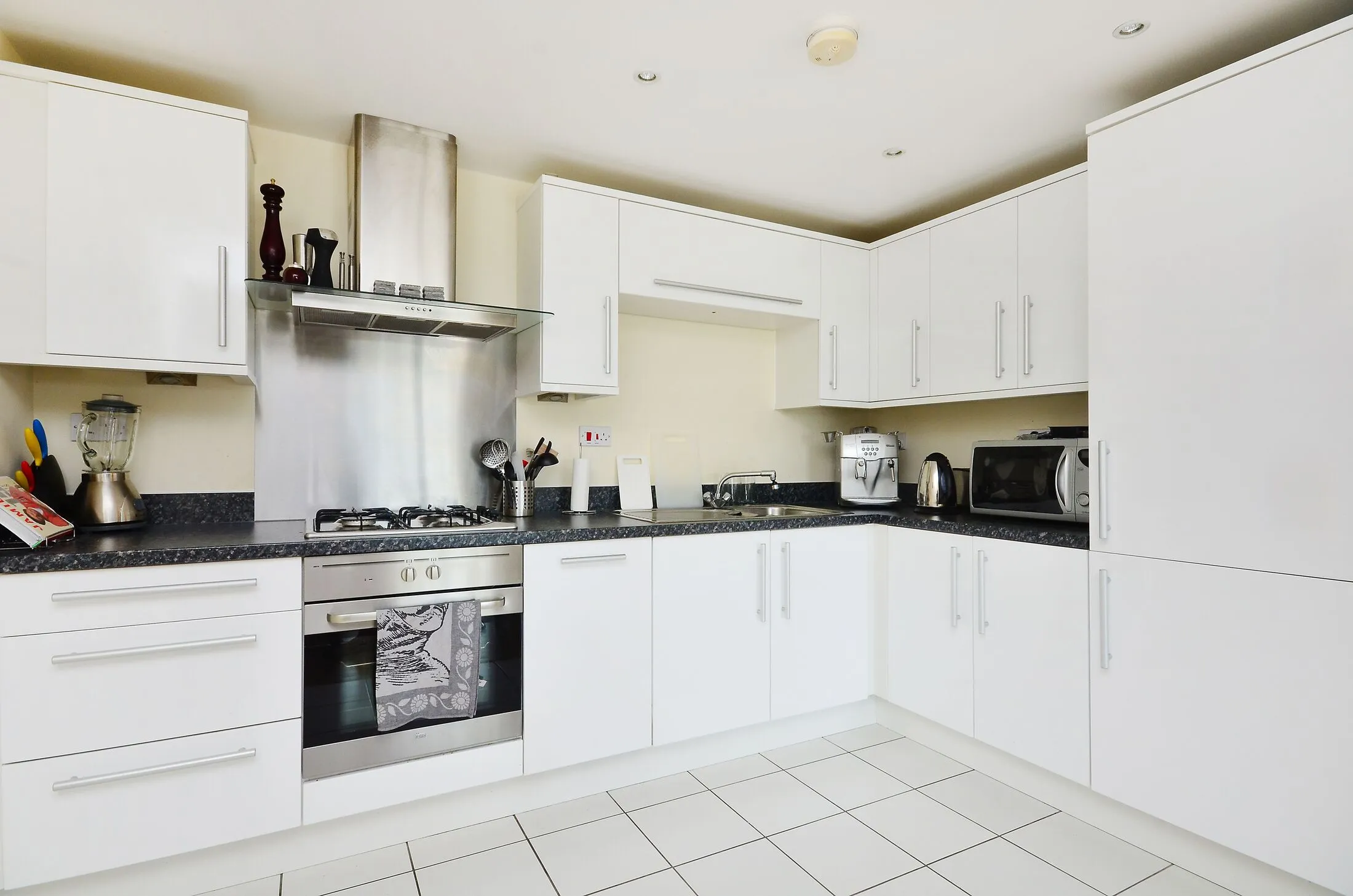 Flat Uxbridge Road in Greater London