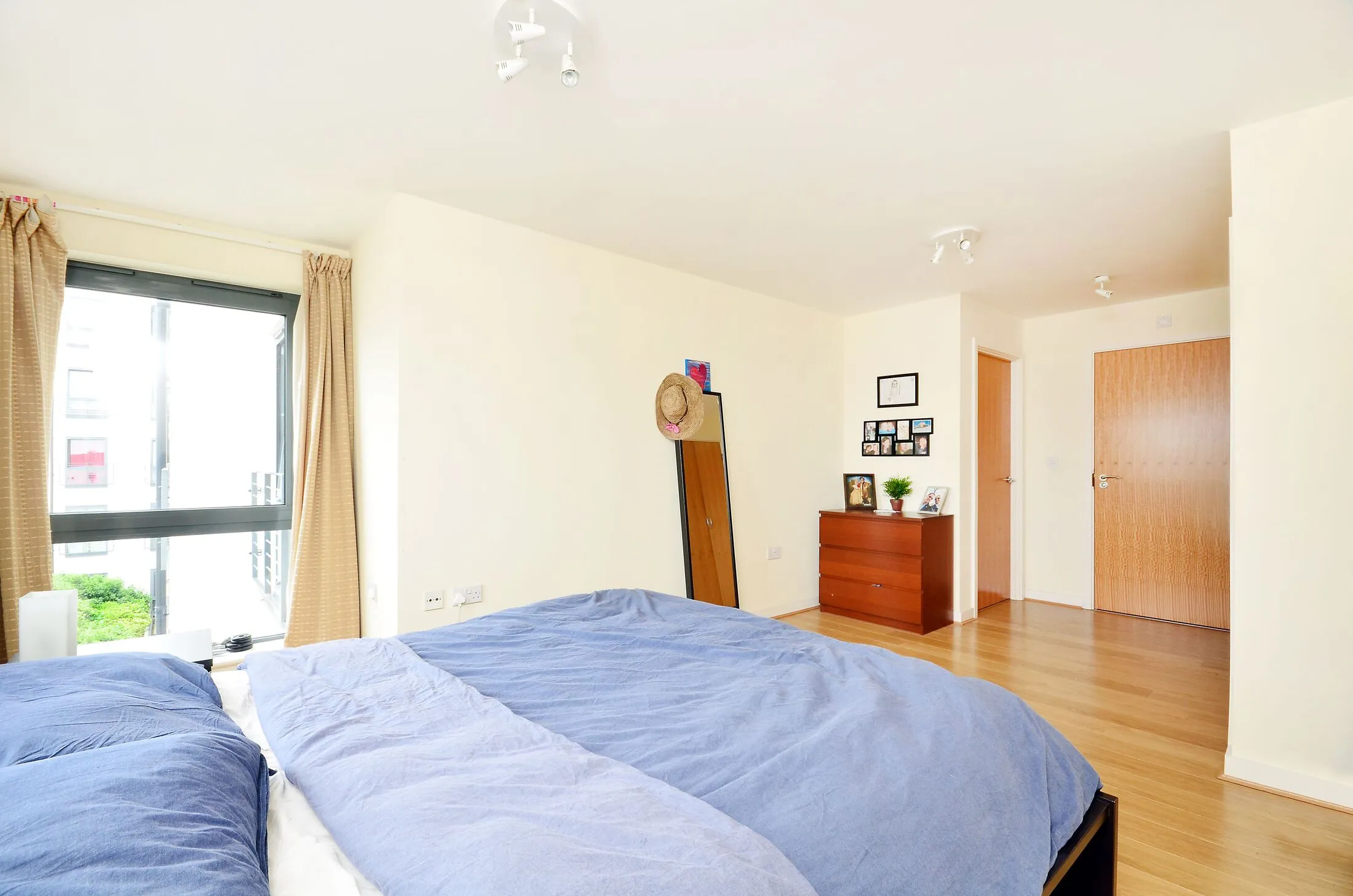 Flat Uxbridge Road in Greater London
