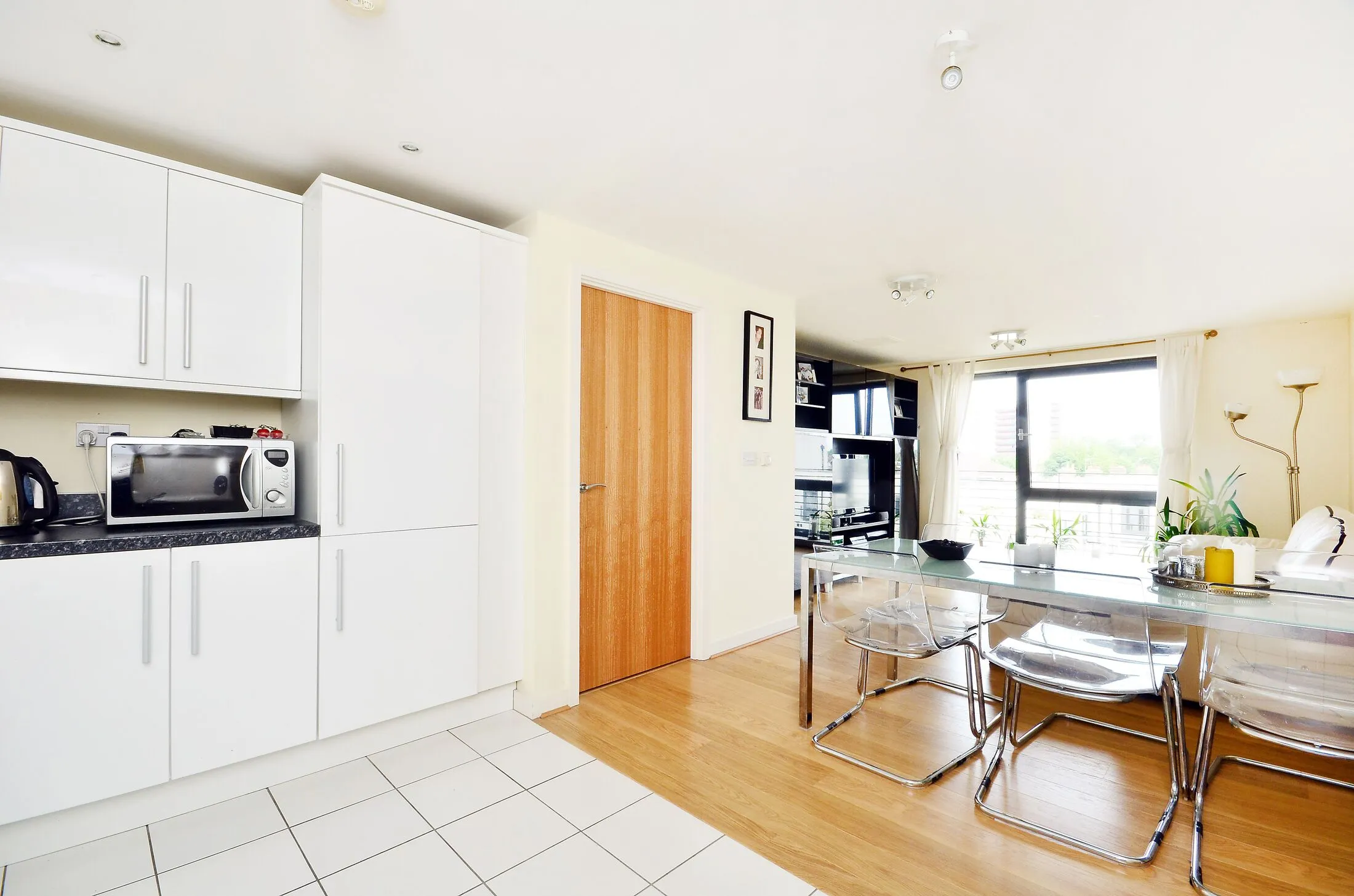 Flat Uxbridge Road in Greater London