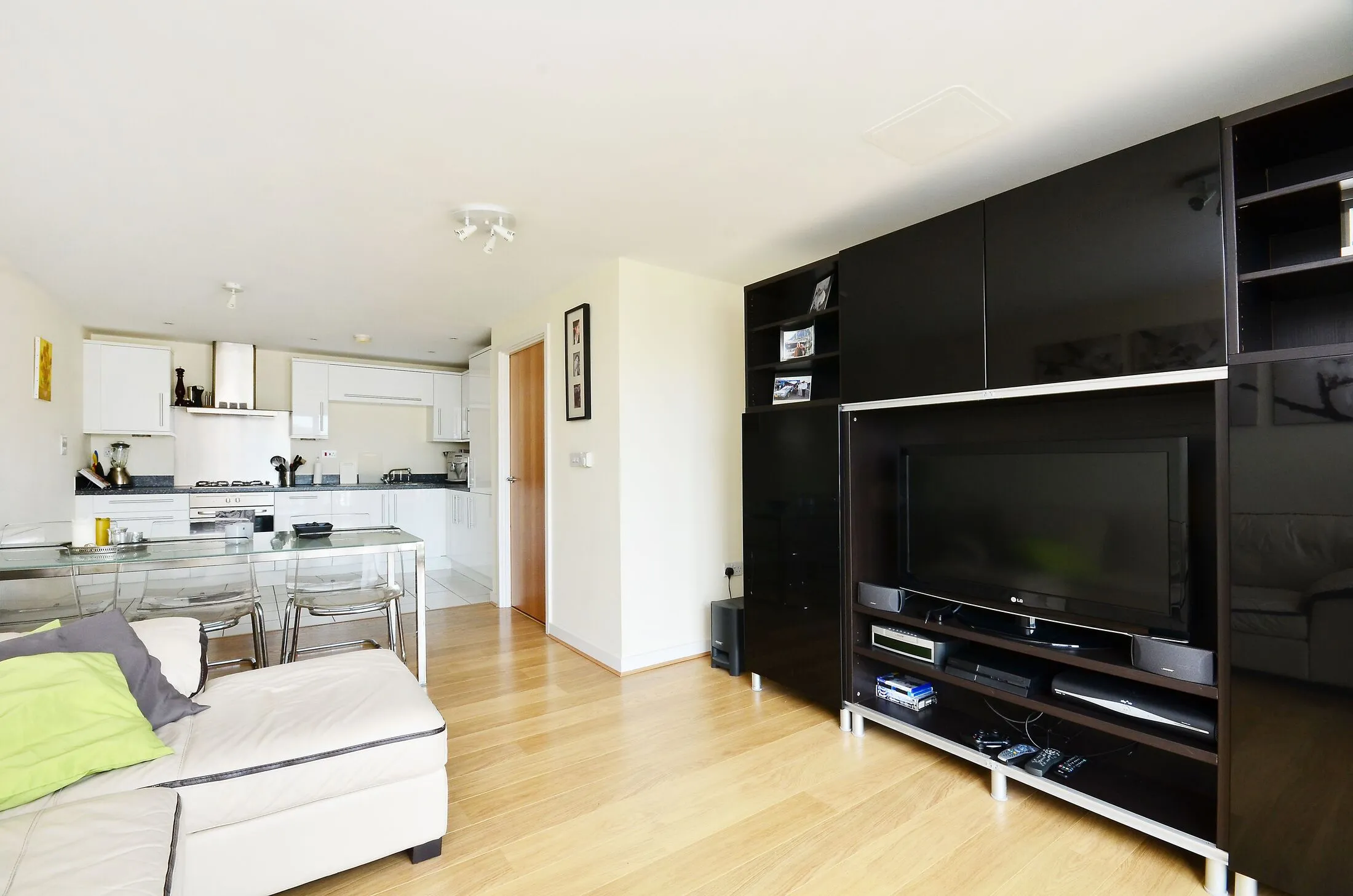Flat Uxbridge Road in Greater London