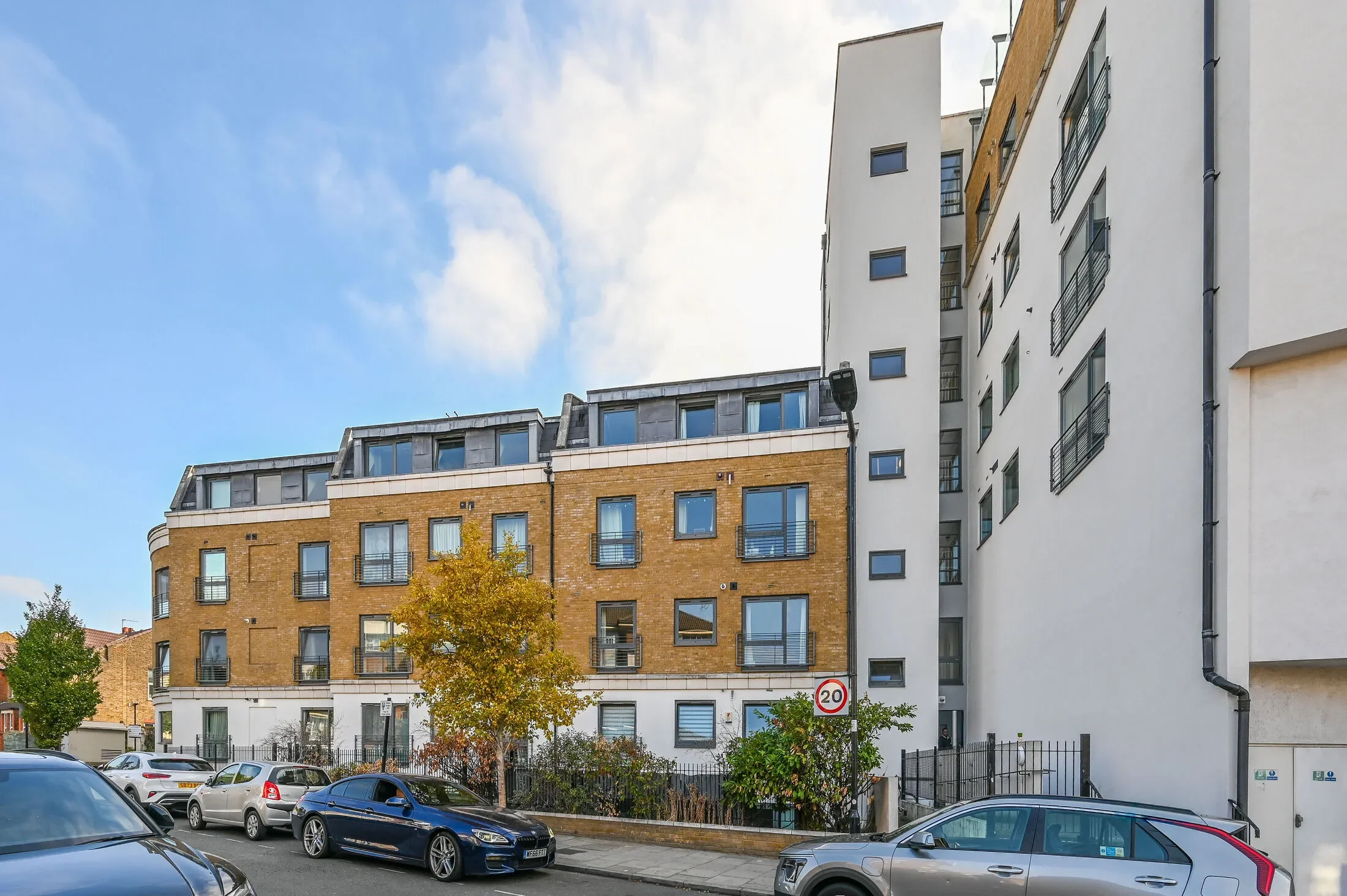 Flat Uxbridge Road in Greater London