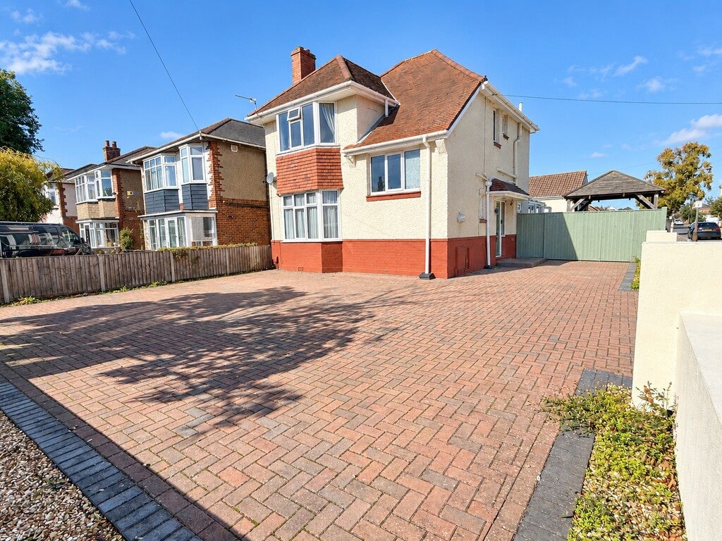 House Cheddington Road in Bournemouth