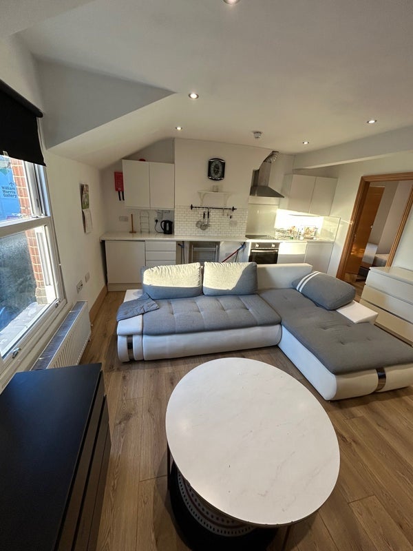 Flat Hoe Street in Greater London