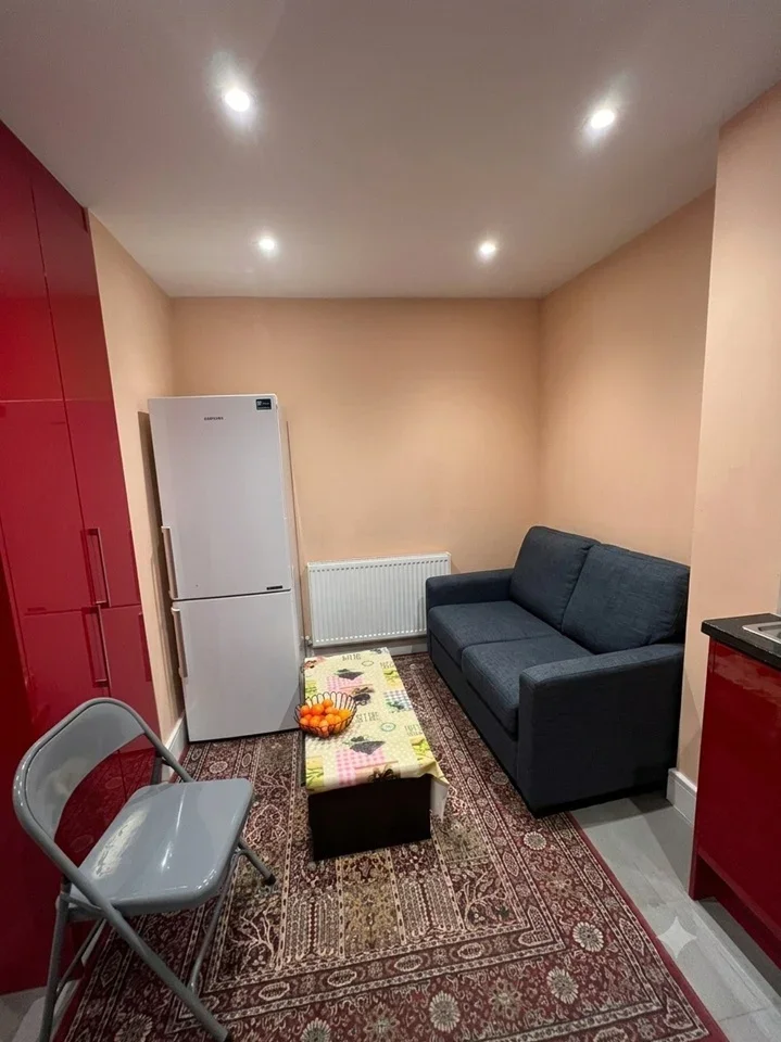 Flat Lulworth Gardens in Greater London