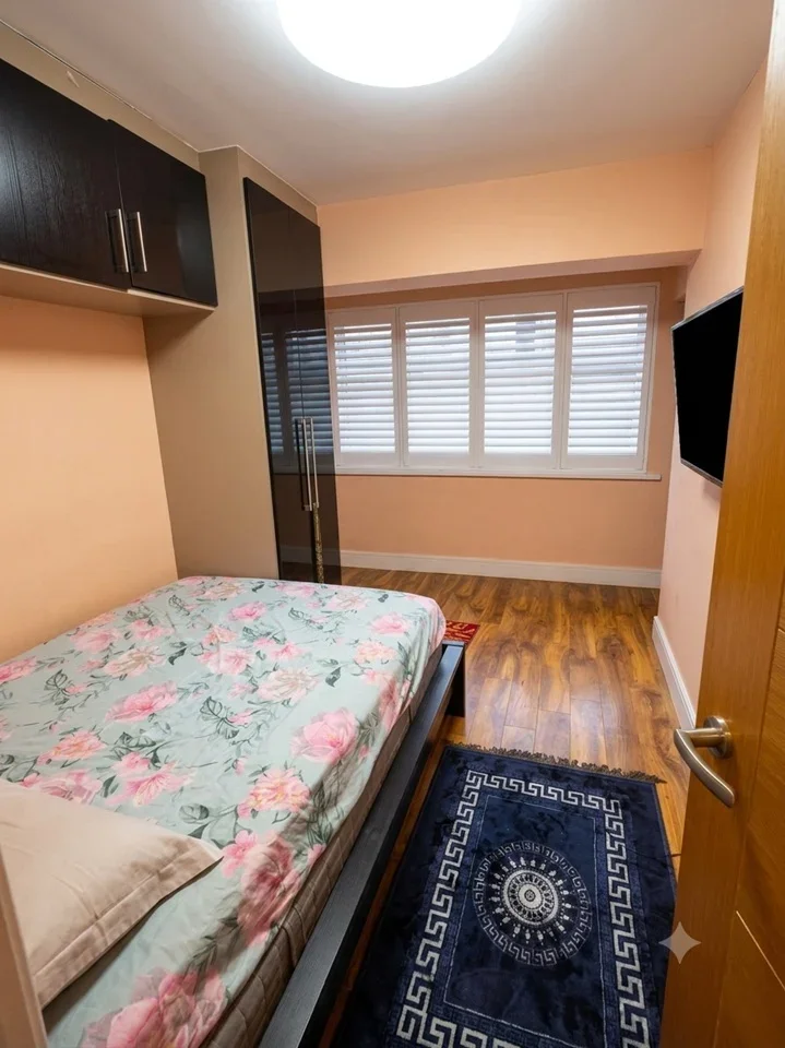 Flat Lulworth Gardens in Greater London