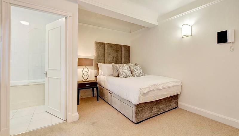 Flat Fulham Road in Greater London