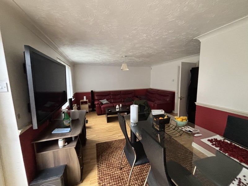Room Woburn Close in Greater London