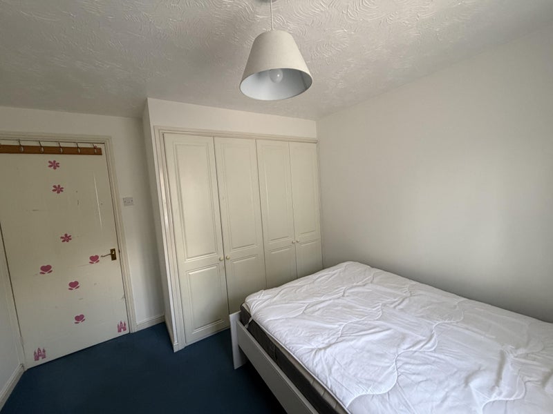 Room Woburn Close in Greater London