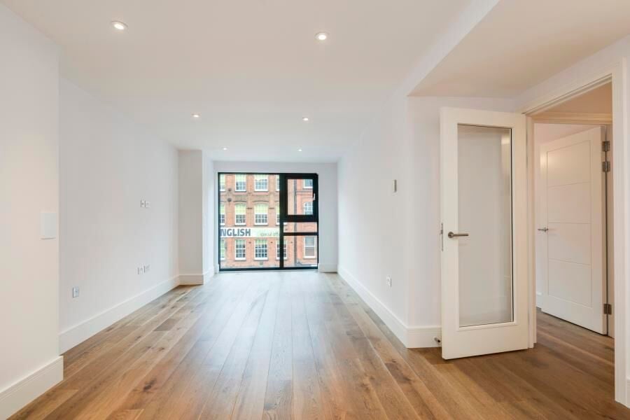 Flat Camden High Street in Greater London